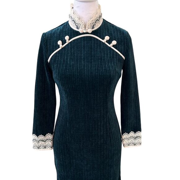 SOLD SOLD SOLD Romantic Vintage Lace High Neck Rosette SMALL Elegant Embellished - Picture 1 of 10